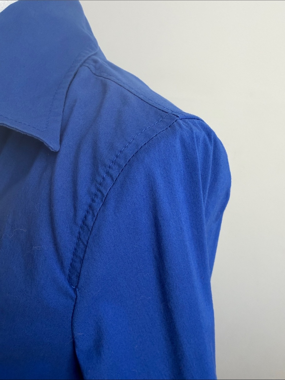 Express Fitted Button-Down Shirt in Cobalt Blue M - Picture 3 of 8